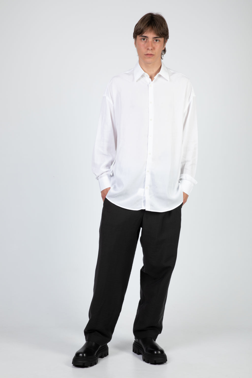 alt-image__Camicia-bianca-in-tencell-con-maniche-lunghe---Y111-Valentino-Congo