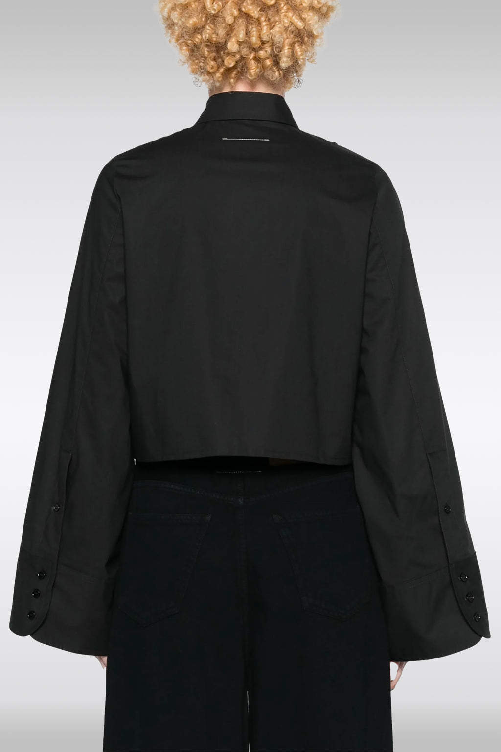 alt-image__Camicia-nera-in-popeline-con-maniche-lunghe-regolabili