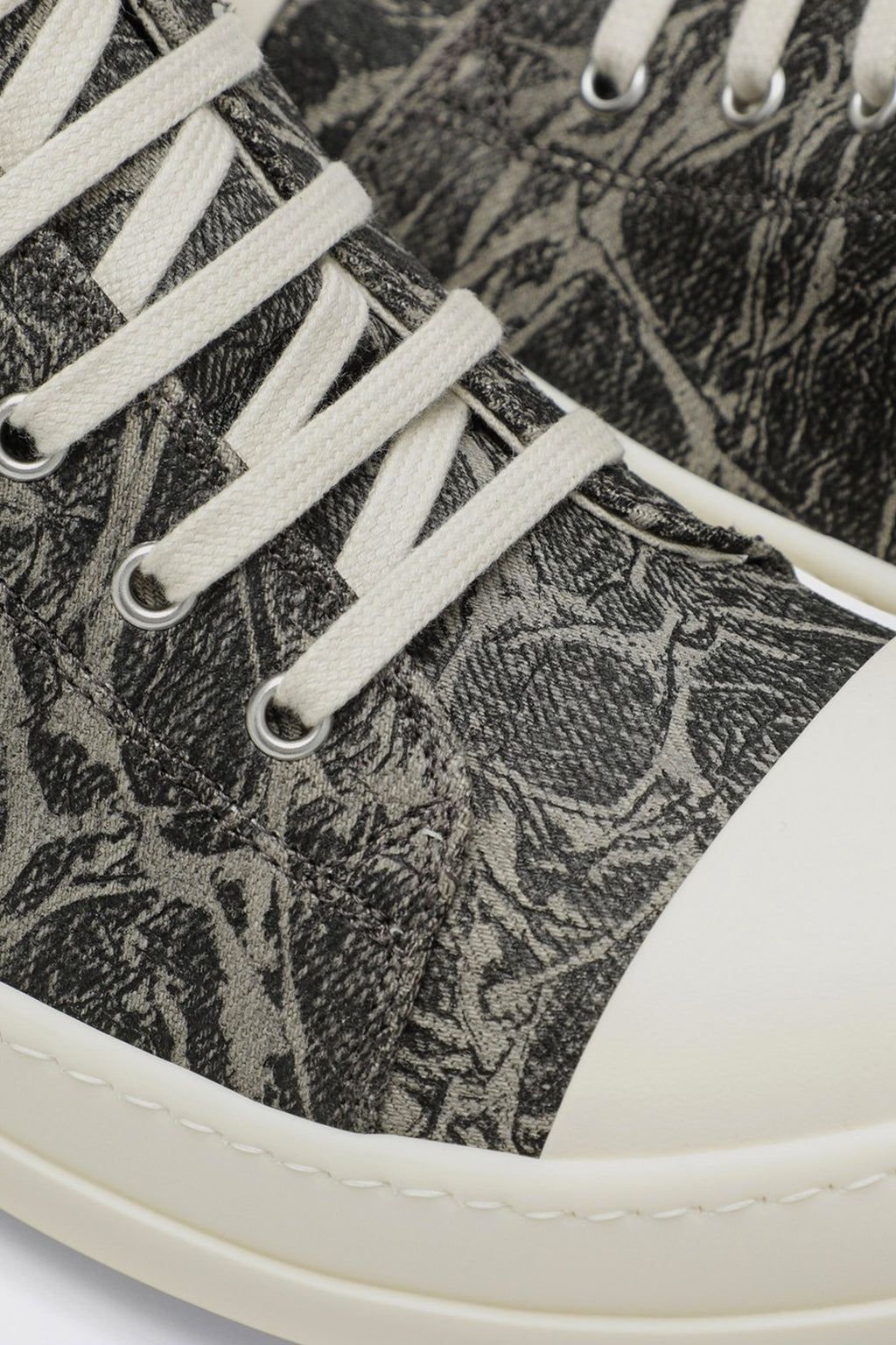 alt-image__Sneaker-bassa-nera-in-denim-cerato-con-lacci---Low-Sneaks