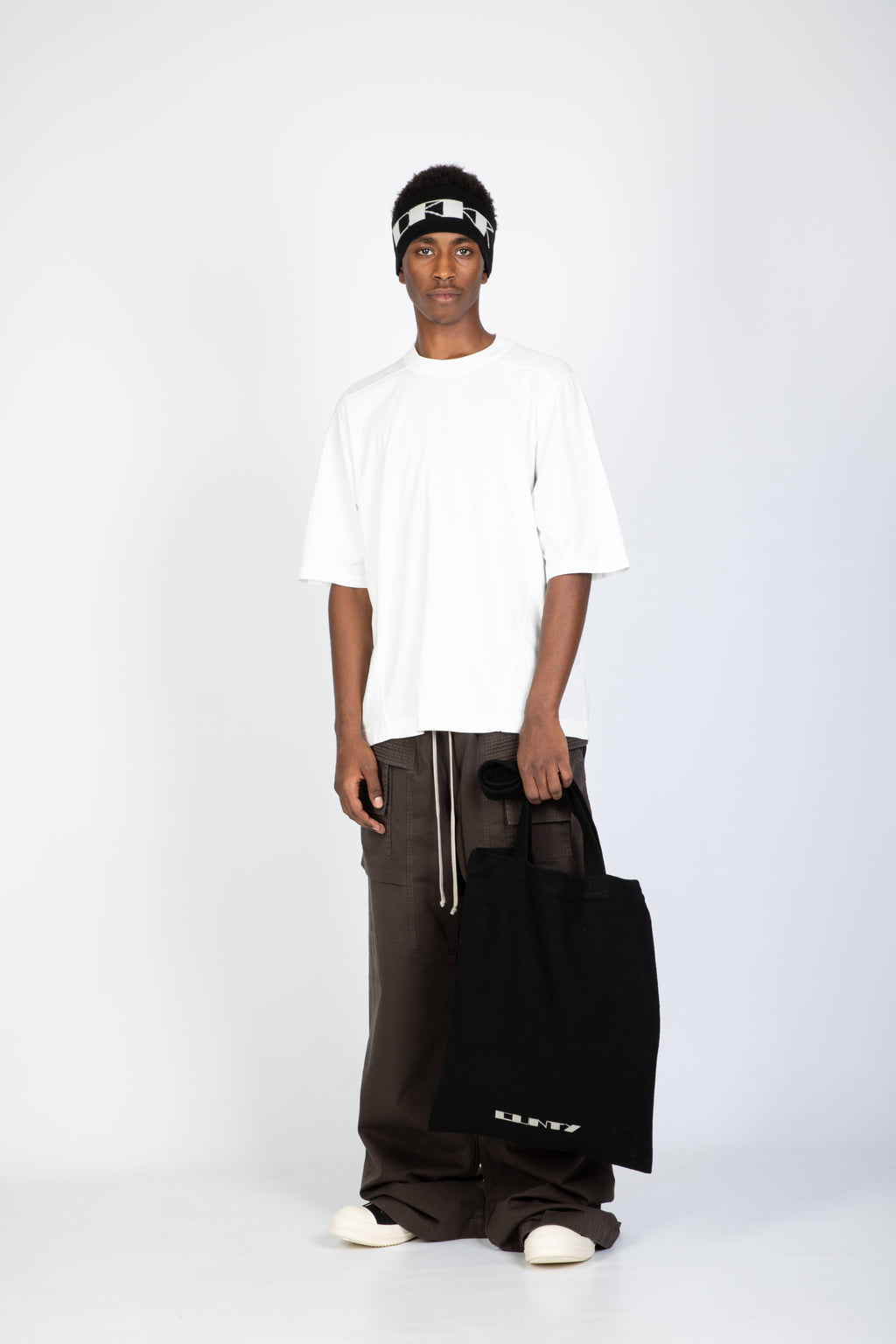 alt-image__T-shirt-boxy-fit-in-cotone-panna---Walrus-T