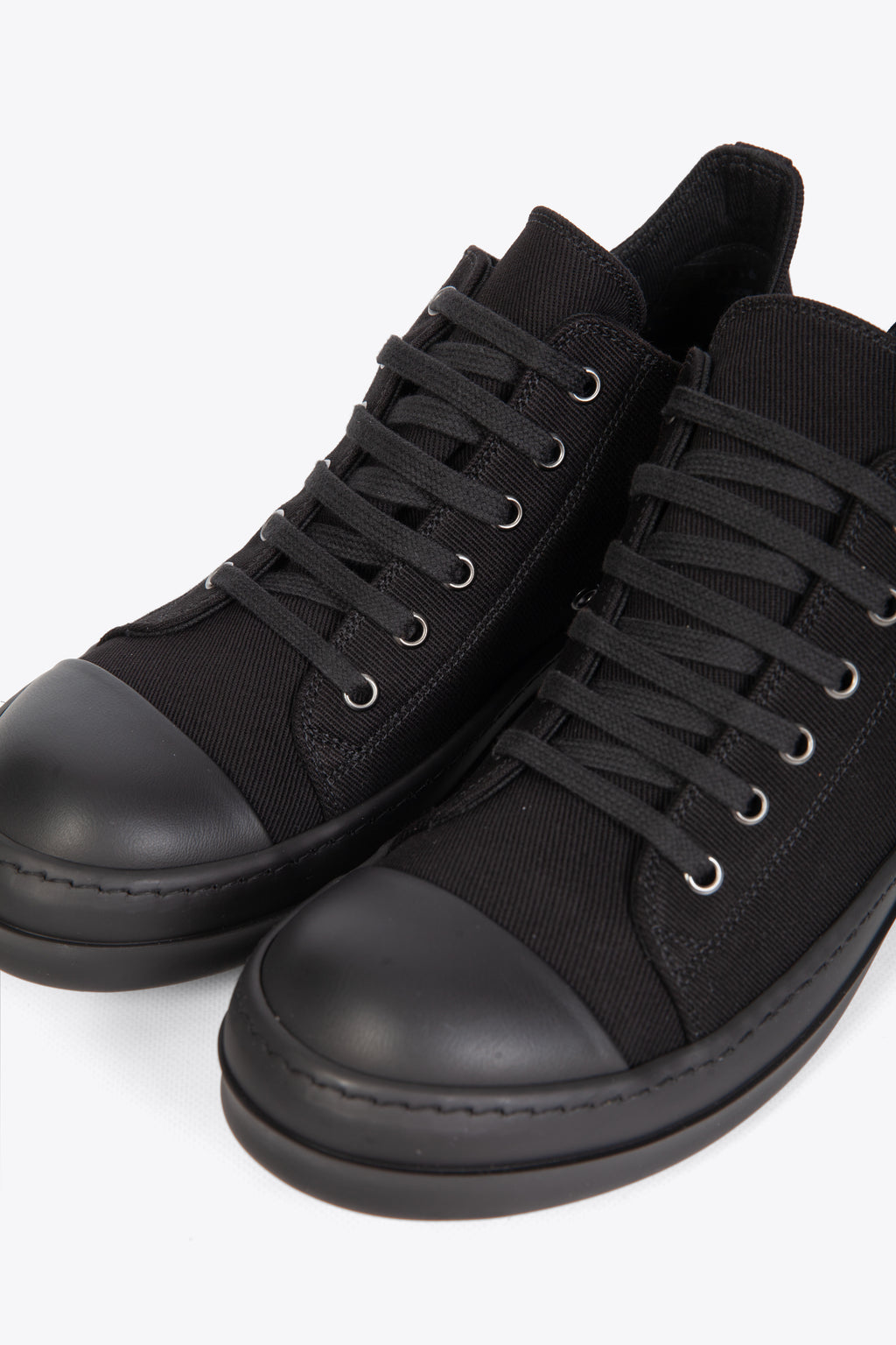 alt-image__Sneaker-bassa-nera-in-denim-con-suola-nera---Low-Sneaks