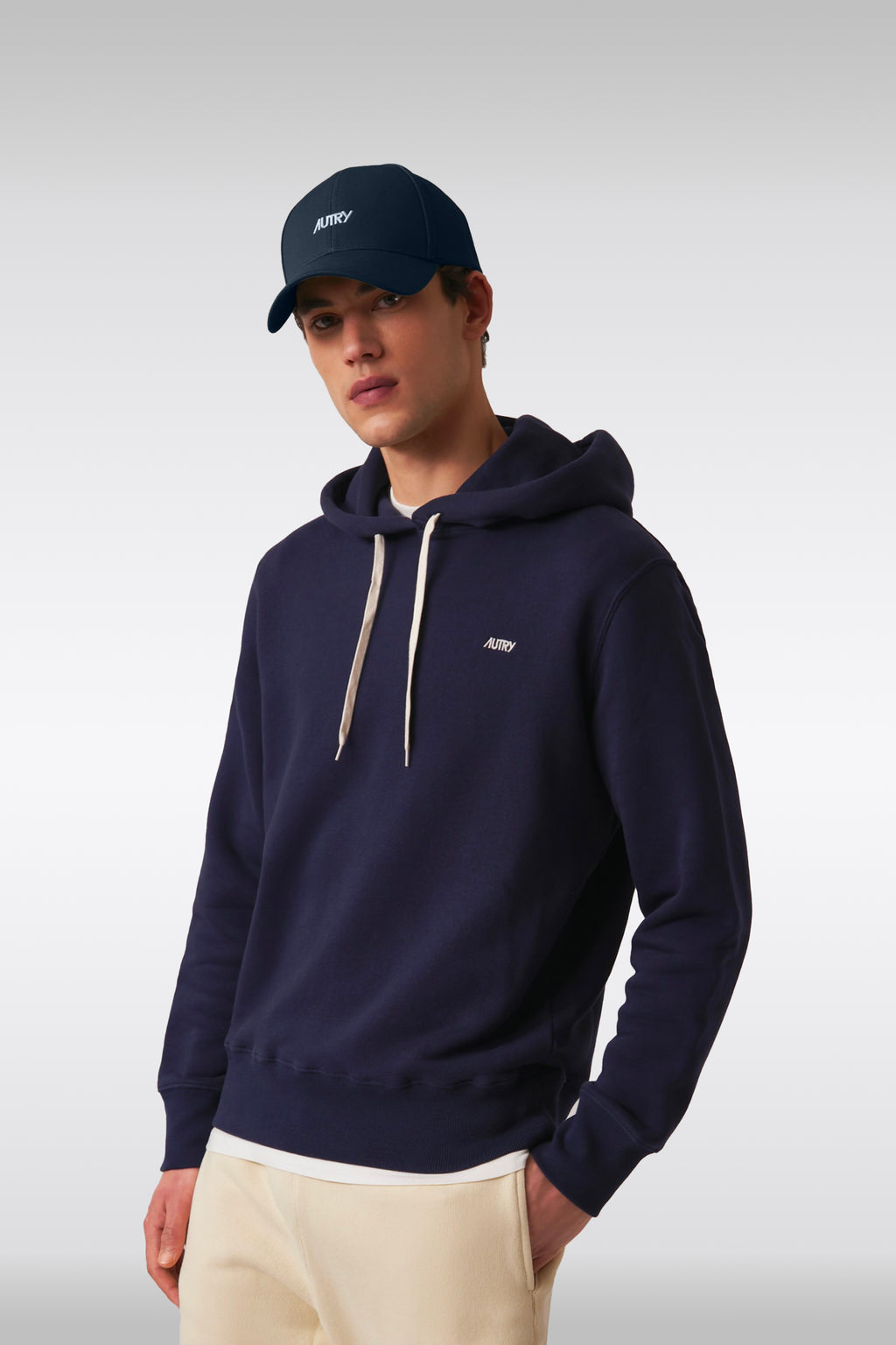 alt-image__Felpa-con-cappuccio-in-cotone-blu-navy-con-logo-ricamato-al-petto