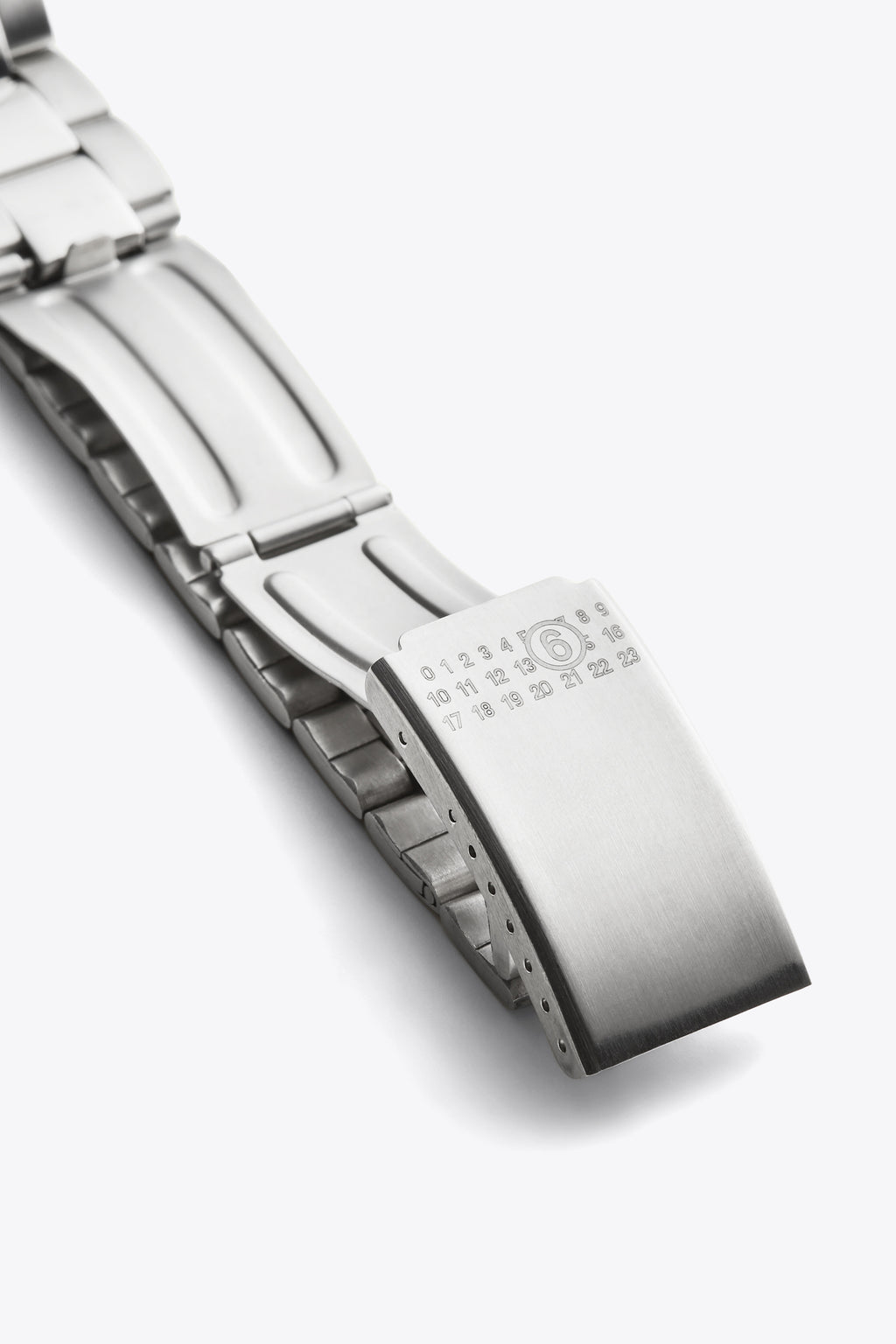 alt-image__Bracciale-in-ottone-argento-con-maglie-articolate