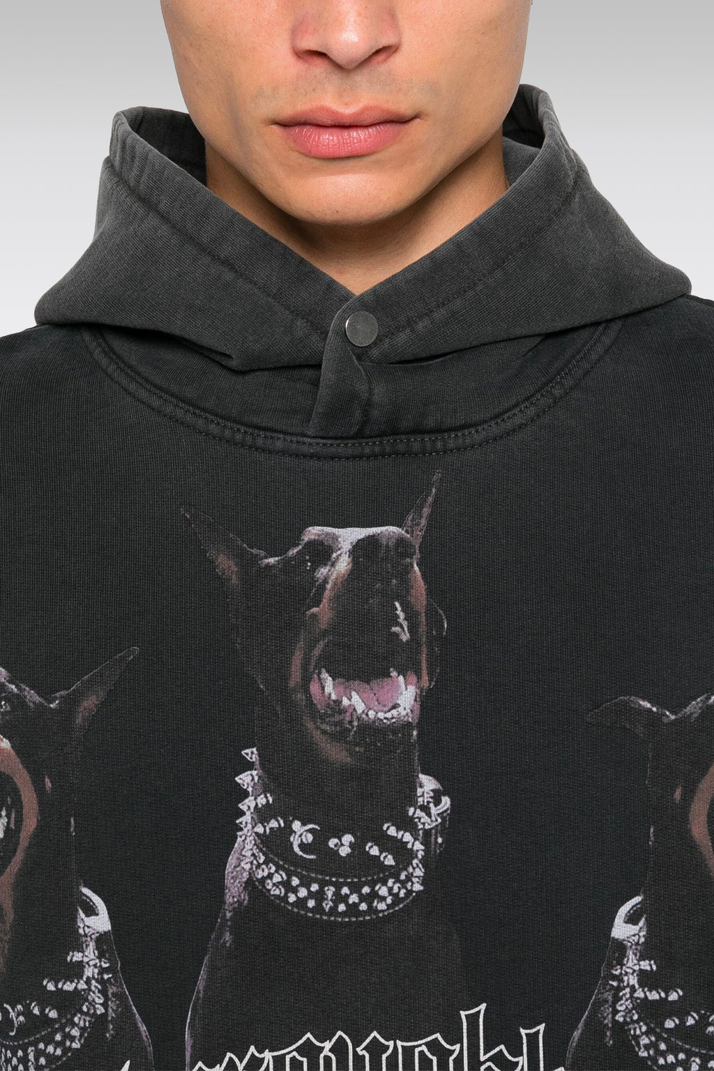 alt-image__Felpa-nera-in-cotone-lavato-con-cappuccio-e-grafica-frontale---Thoroughbred-Hoodie