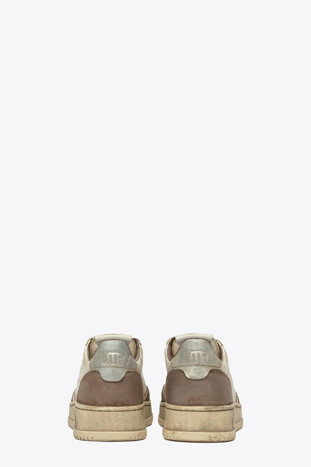 alt-image__Sneaker-bassa-in-pelle-invecchiata-bianca-con-suede-marrone-e-tab-argento---Super-Vintage-Low