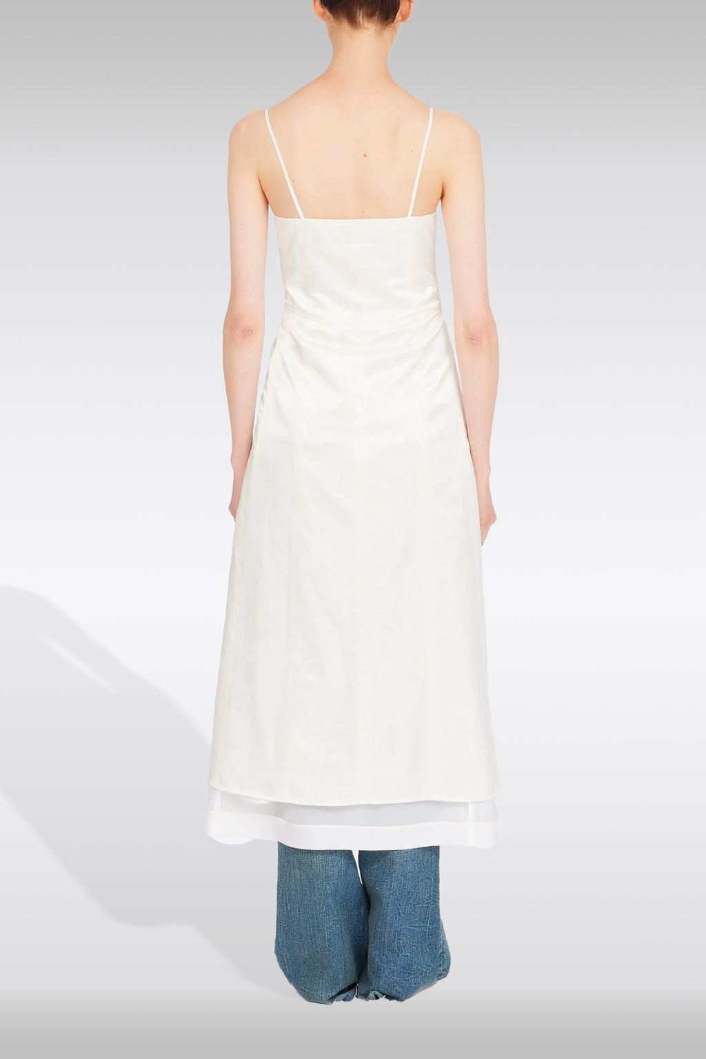 alt-image__Abito-bianco-lungo-in-satin-e-cotone-con-apertura-frontale