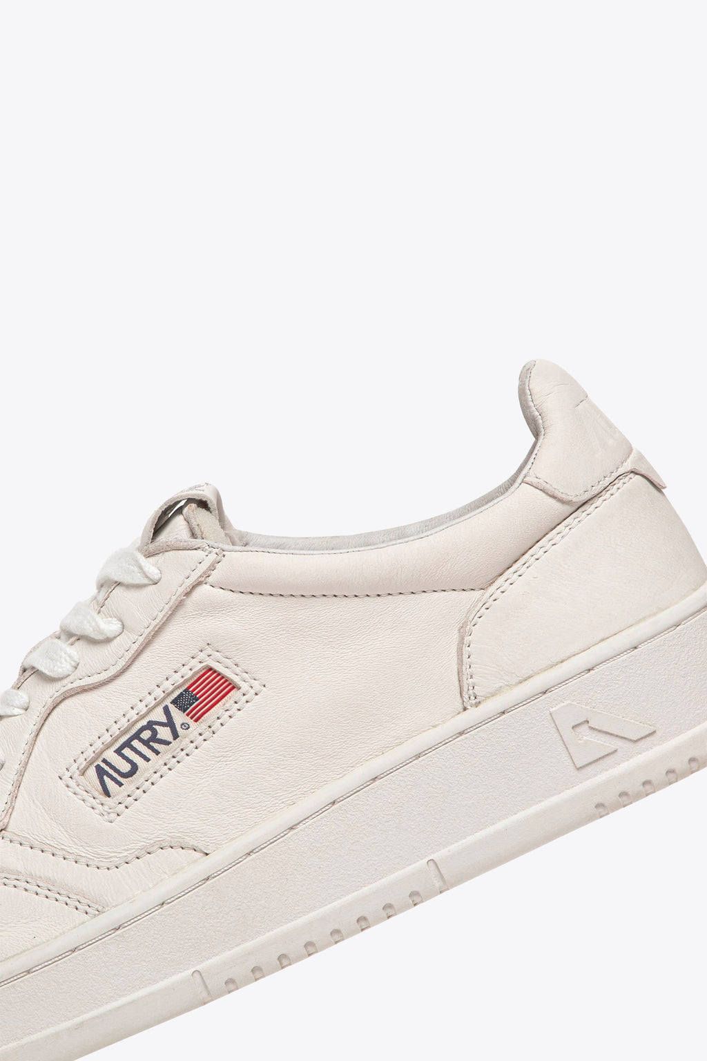 alt-image__White-leather-low-sneaker---Medalist-Low-
