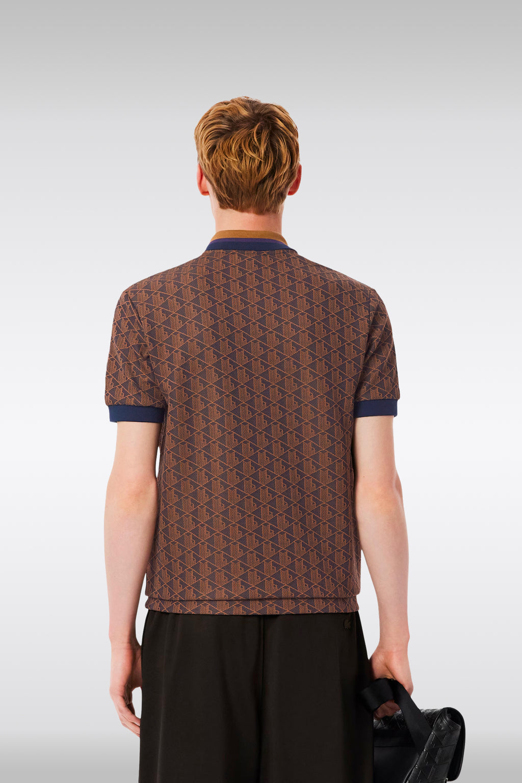 alt-image__Polo-viola-e-arancio-con-motivo-jacquard-monogram-con-maniche-corte