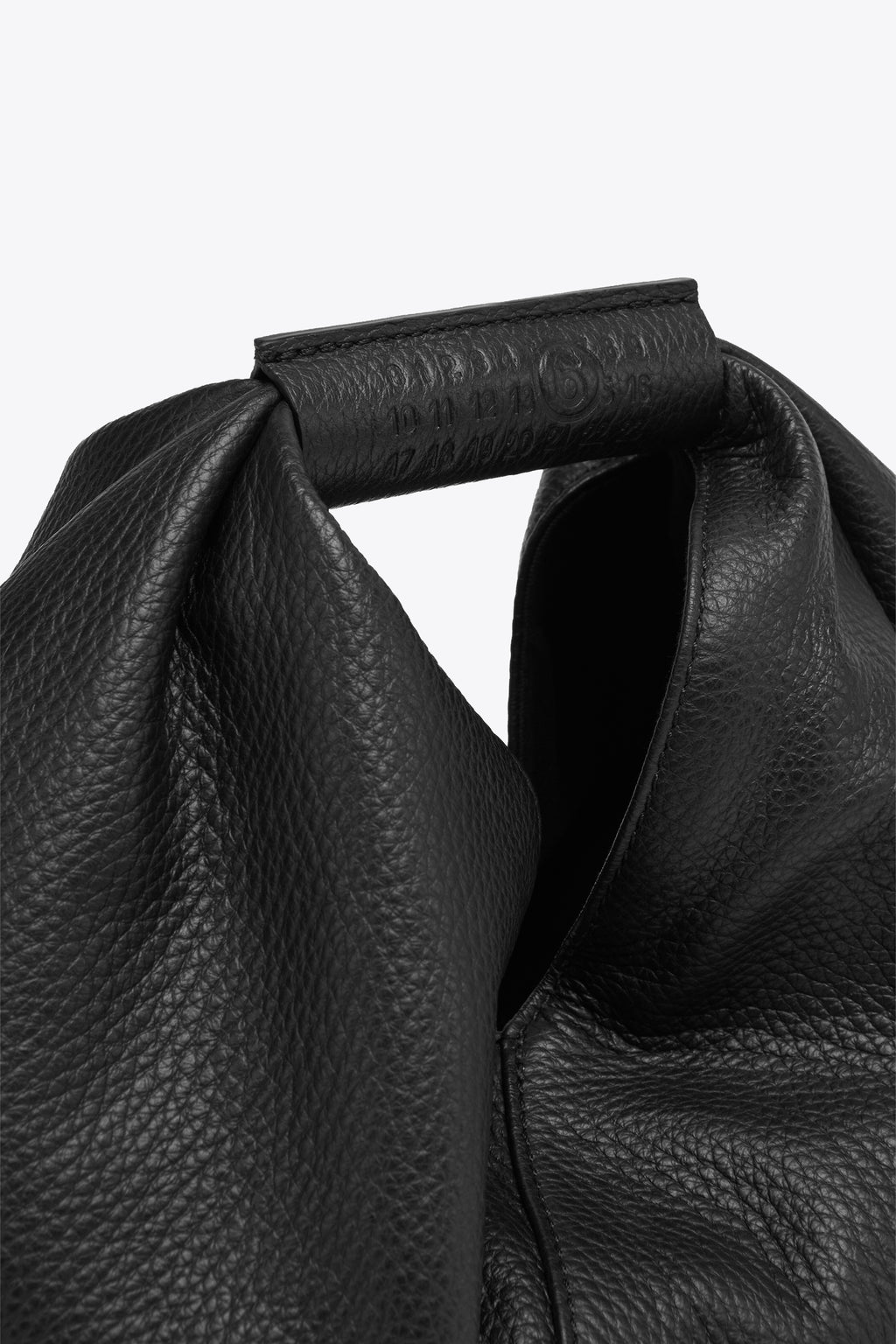 alt-image__Borsa-Japanese-nera-in-pelle-drappeggiata