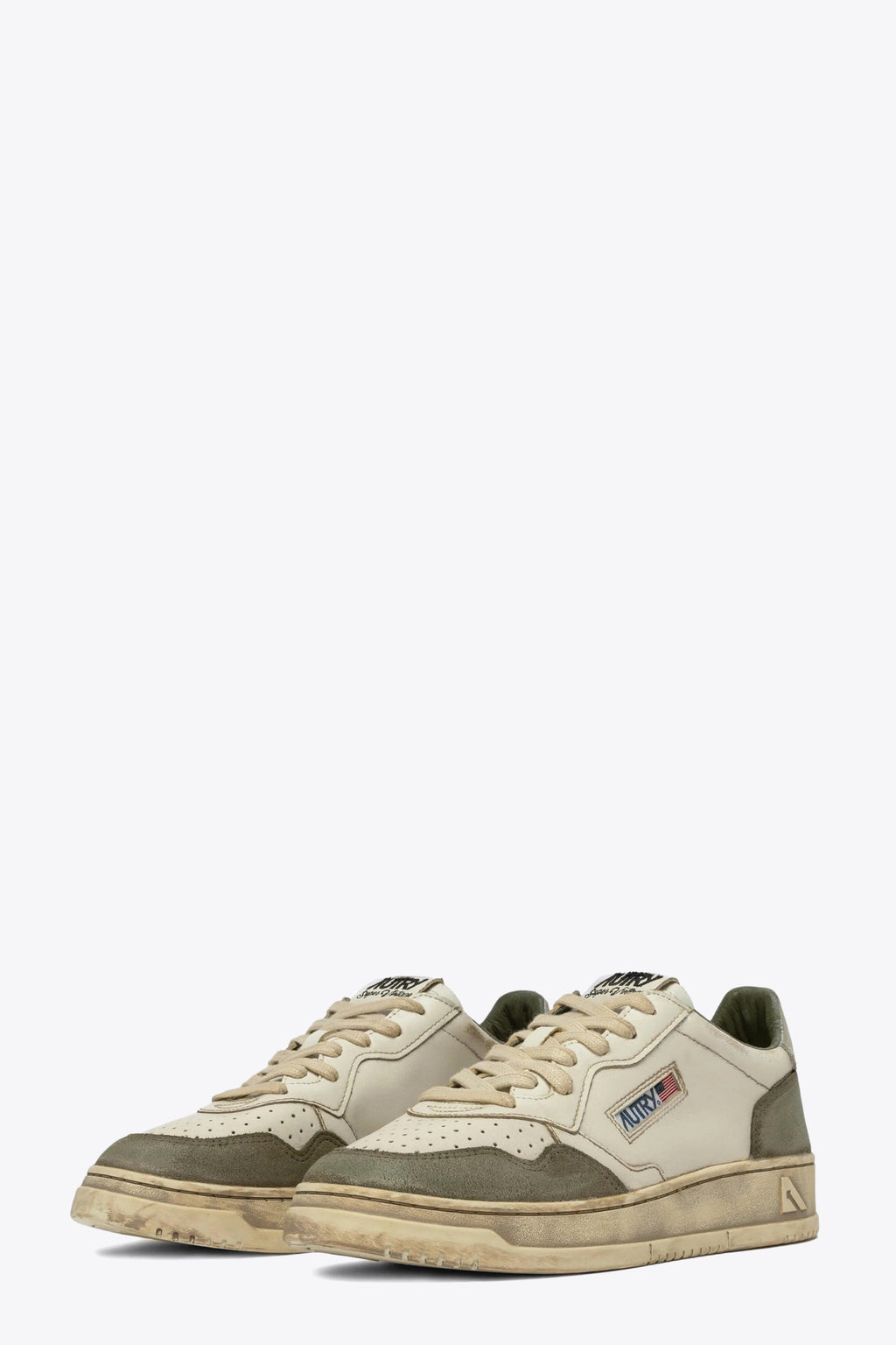 alt-image__Sneaker-bassa-in-pelle-invecchiata-bianca-con-suede-verde-e-tab-argento---Super-Vintage-Low