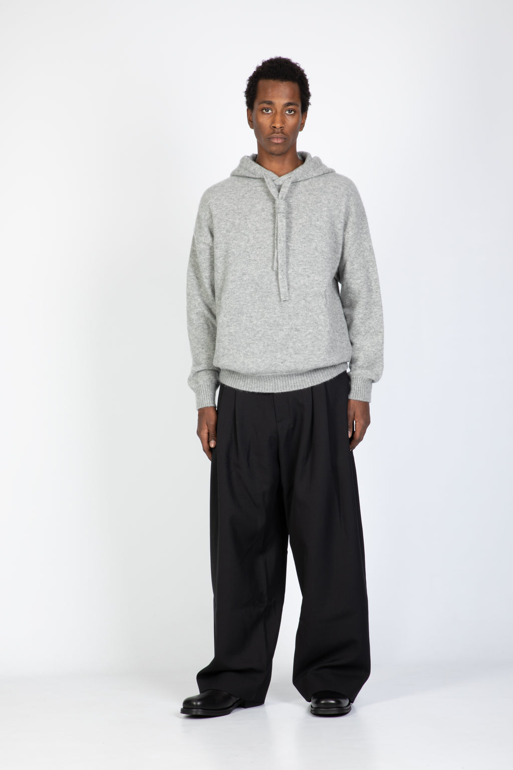 alt-image__Pullover-in-cashmere-grigio-con-cappuccio