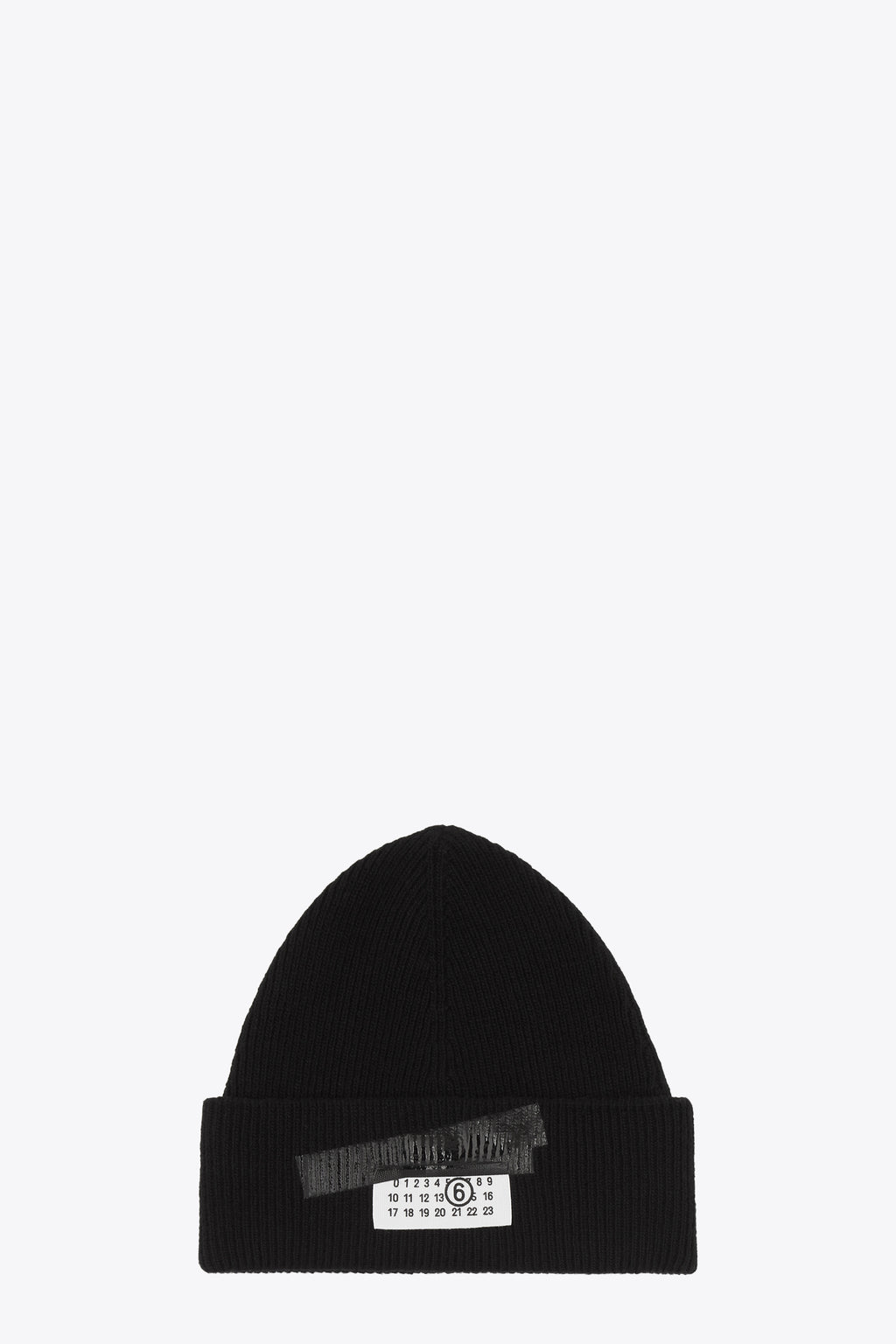 alt-image__Berretto-in-lana-coste-nero-con-nastro-adesivo