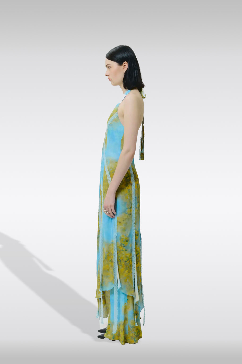 alt-image__Abito-in-satin-celeste-e-giallo-con-stampa-floreale-e-dettagli-in-pizzo---Halterneck-Lace-Dress