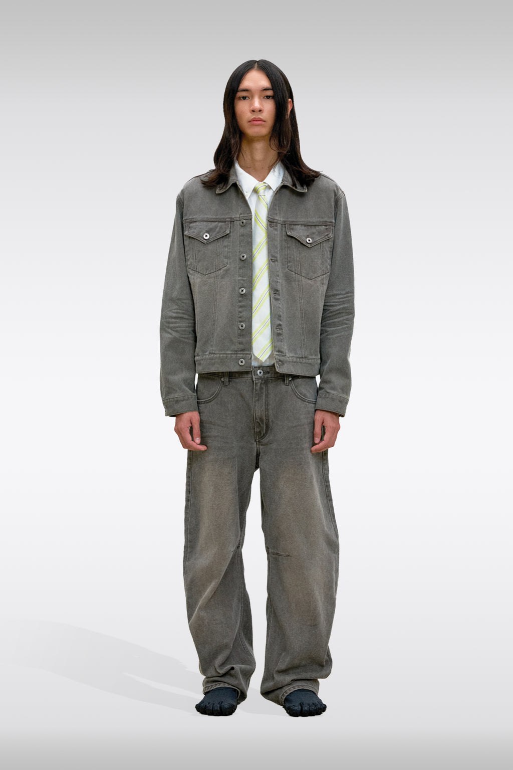 alt-image__Jeans-con-gambe-curve-in-denim-grigio-sabbiato---
Embossed-washed-deep-curved-denim-pants
