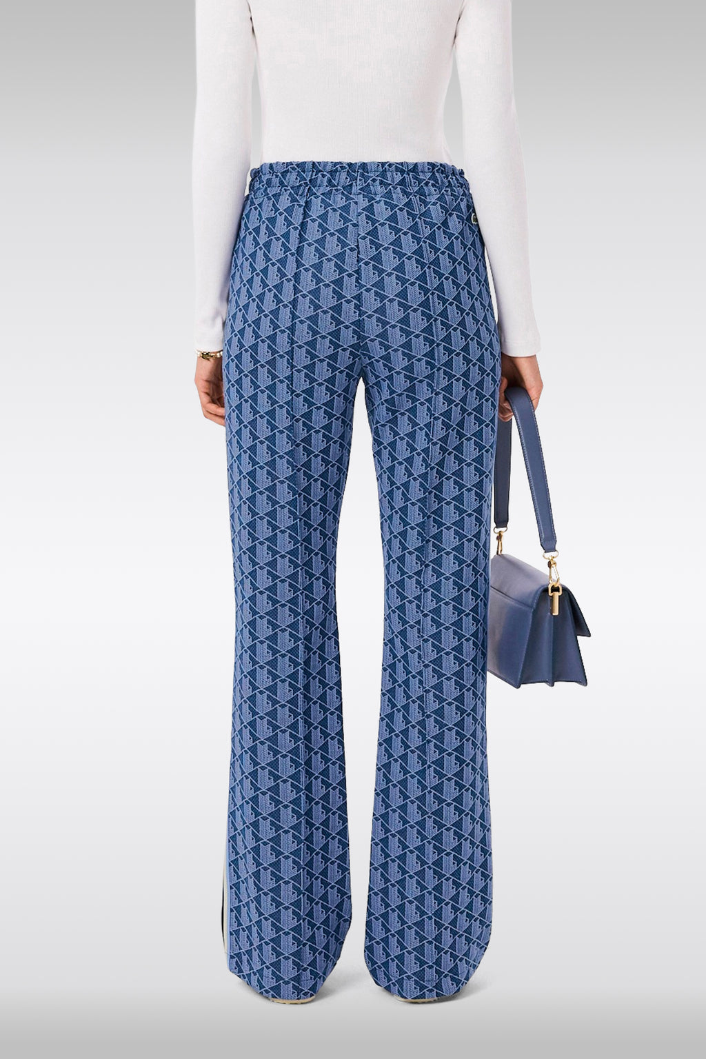 alt-image__Pantalone-svasato-con-pattern-monogram-blu