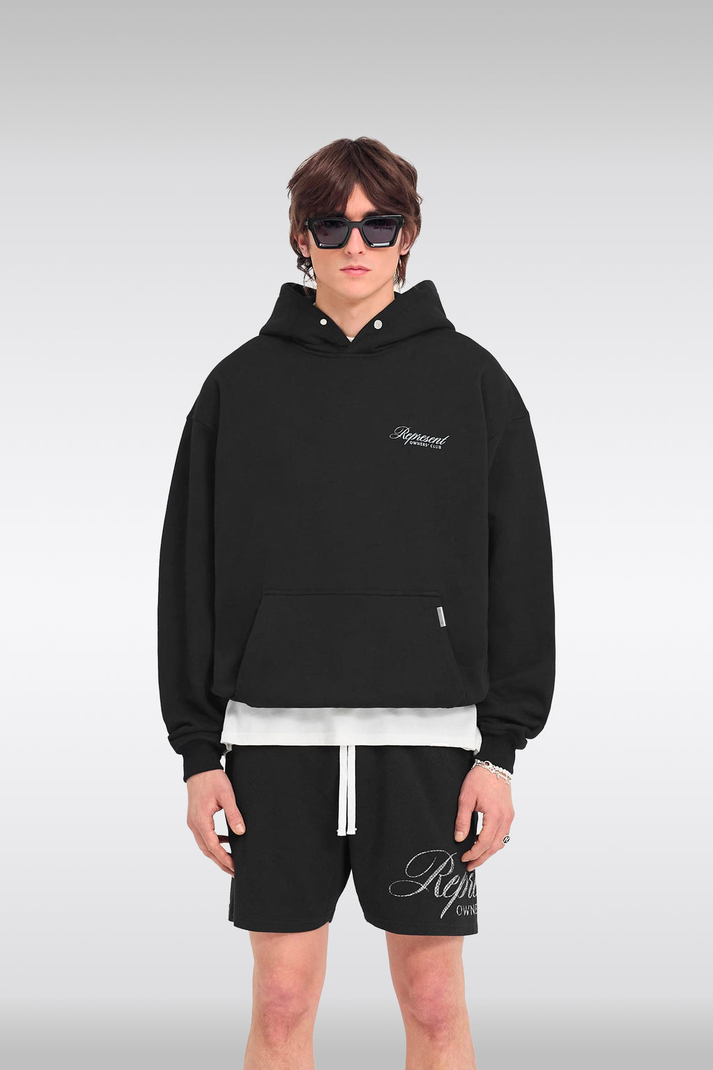 alt-image__Felpa-nera-con-logo-in-corsivo-al-petto-e-sul-retro---Represent-Owners-Club-Script-Hoodie