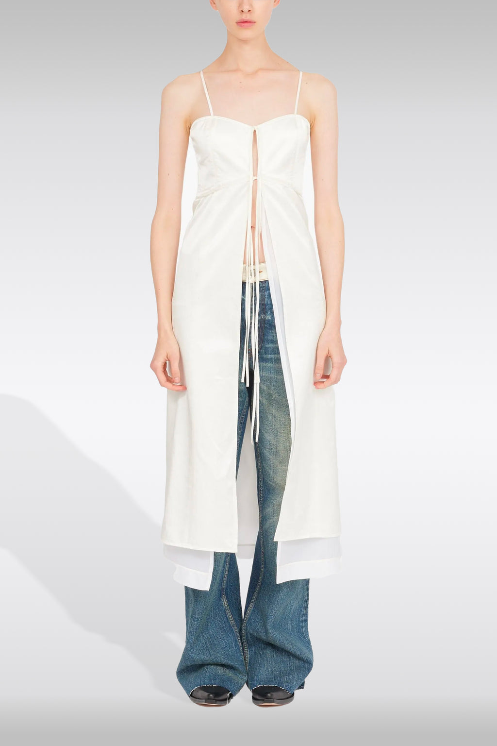 alt-image__Abito-bianco-lungo-in-satin-e-cotone-con-apertura-frontale