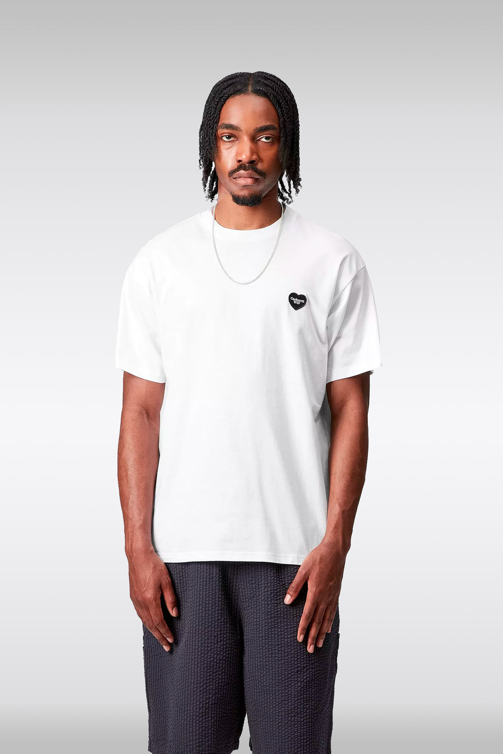 alt-image__T-shirt-bianca-in-cotone-con-patch-cuore-al-petto---S/S-Heart-II-Hartt-T-Shirt