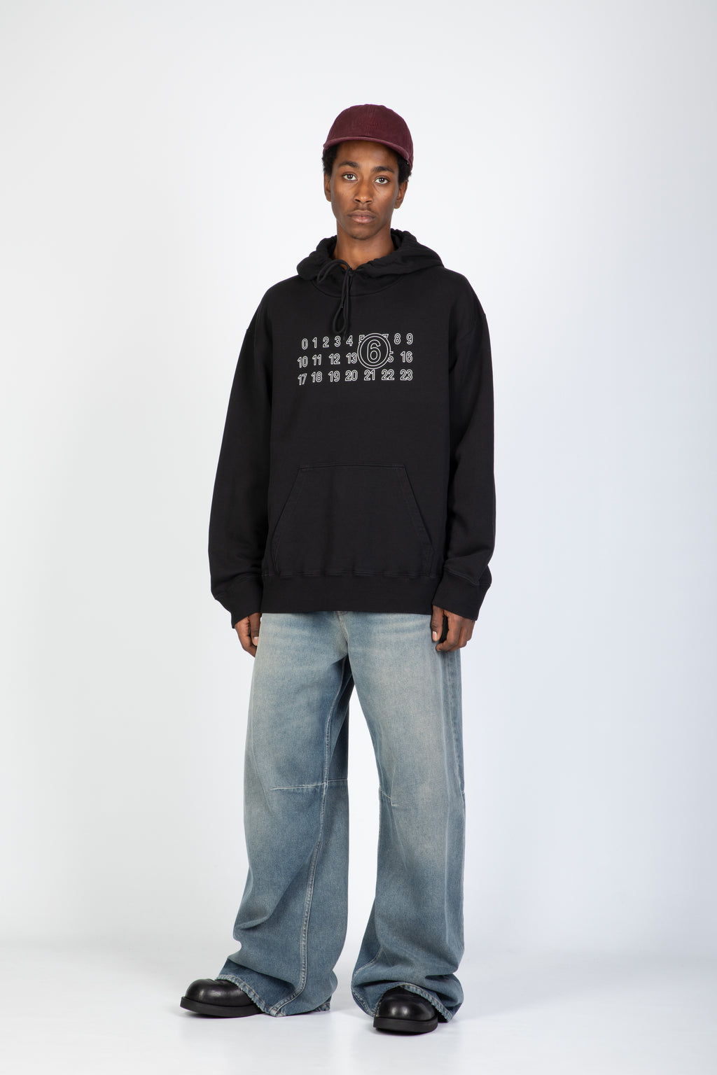 alt-image__Sandblasted-blue-denim-baggy-jeans-with-raw-edges