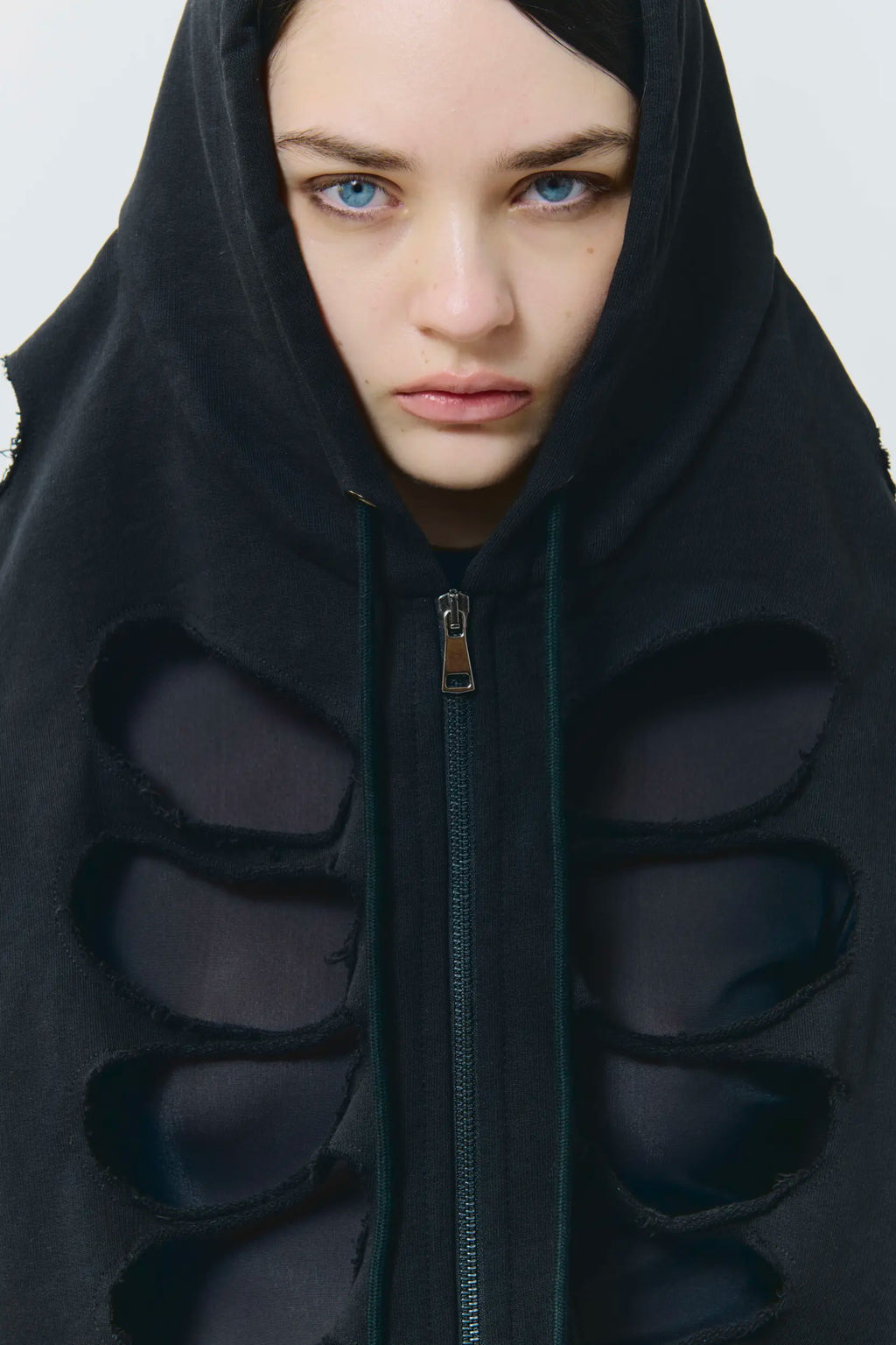 alt-image__Felpa-nera-unisex-con-cappuccio-e-zip-e-con-dettaglio-cut-out---Cut-out-Hoodie