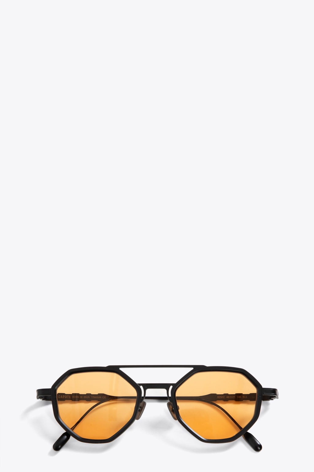 alt-image__Occhiali-da-sole-a-goccia-ottagonali-neri-in-titanio-con-lenti-arancioni---825HZ