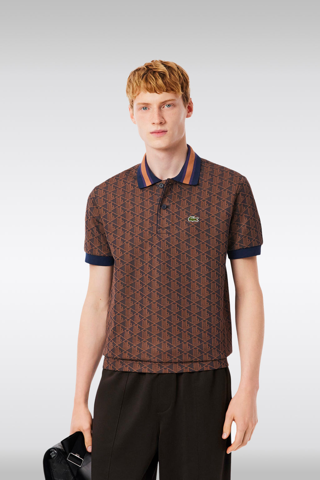 alt-image__Polo-viola-e-arancio-con-motivo-jacquard-monogram-con-maniche-corte