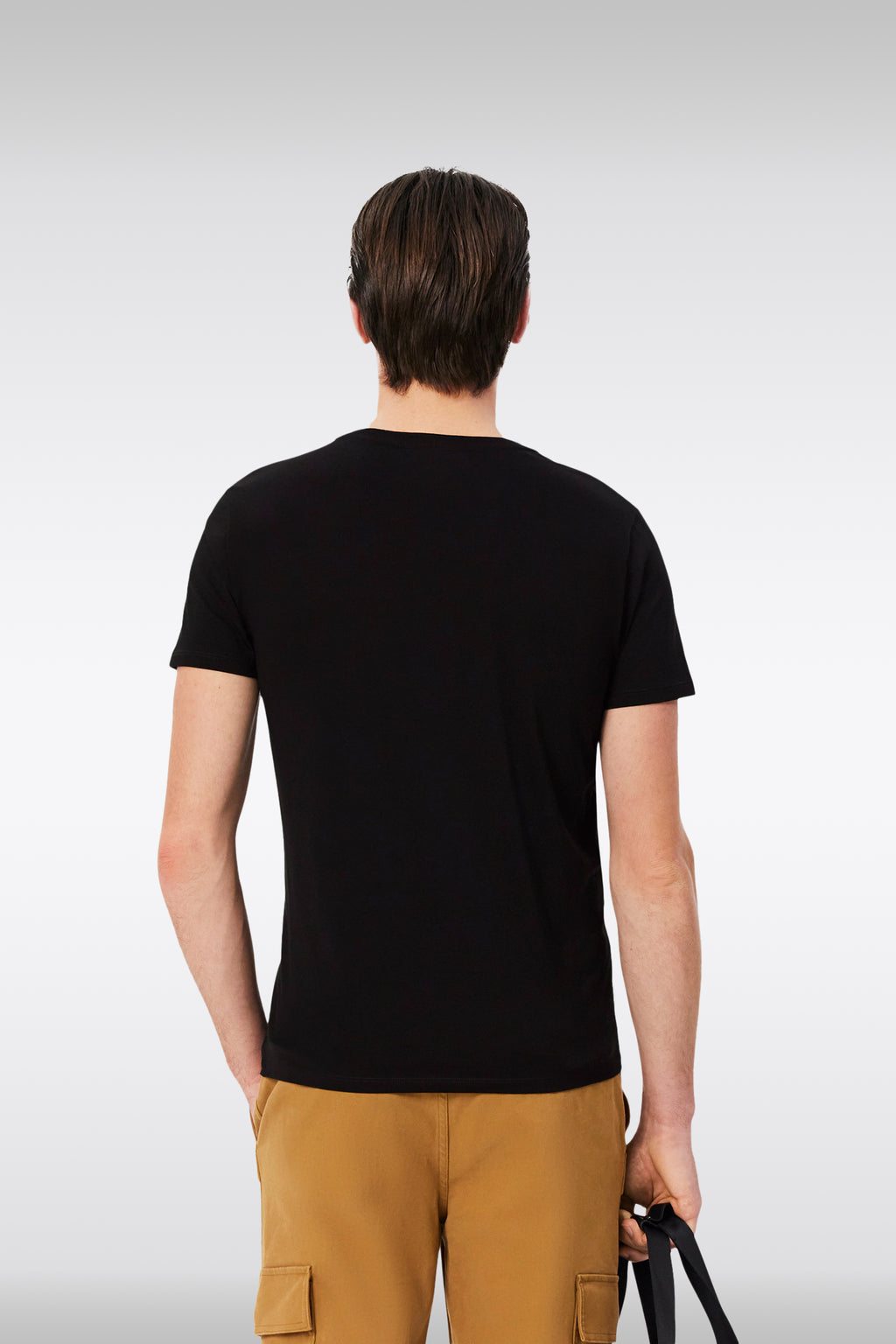 alt-image__T-shirt-nera-in-cotone-Pima-con-logo-al-petto-e-scollo-a-V