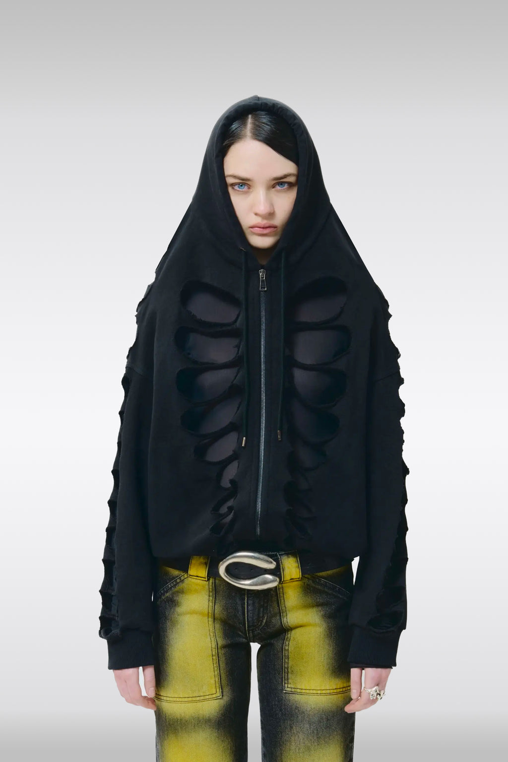 alt-image__Felpa-nera-unisex-con-cappuccio-e-zip-e-con-dettaglio-cut-out---Cut-out-Hoodie