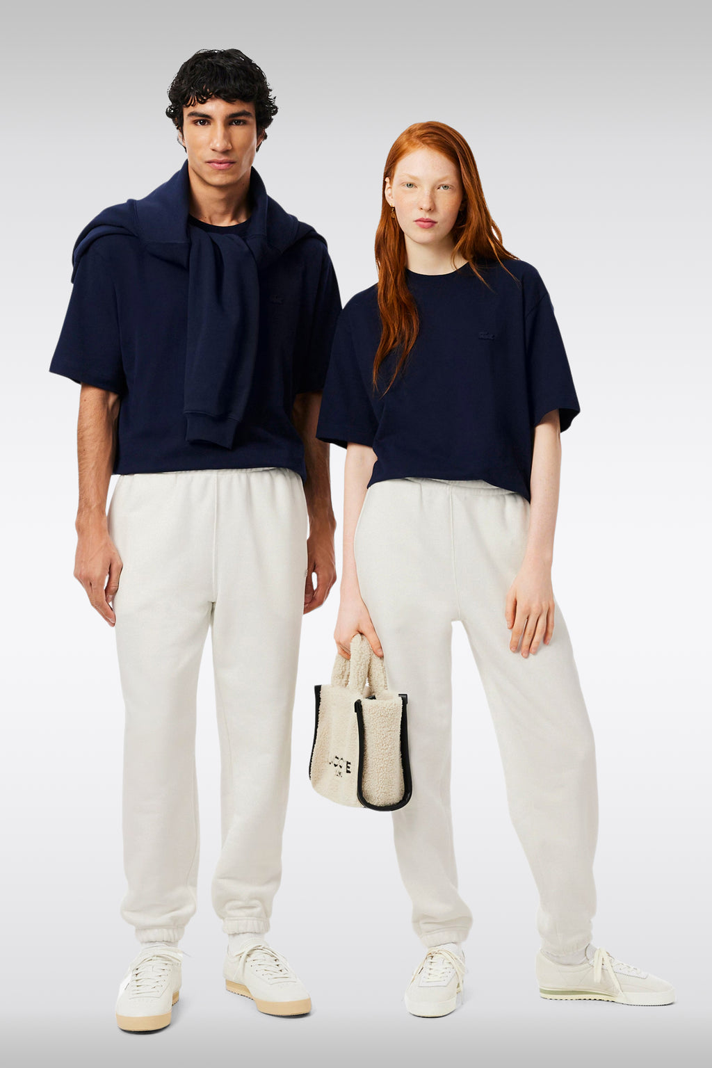 alt-image__Pantalone-bianco-in-felpa-con-logo-tono-su-tono