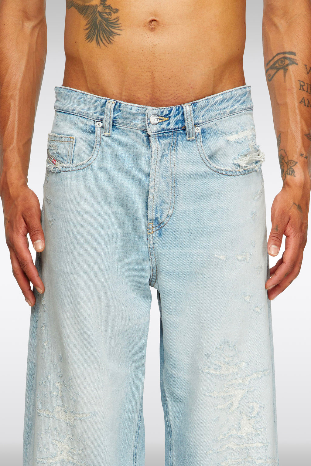 alt-image__Jeans-baggy-5-tasche-in-denim-stonewashed-blu-chiaro-con-rotture---2001-D-Macro