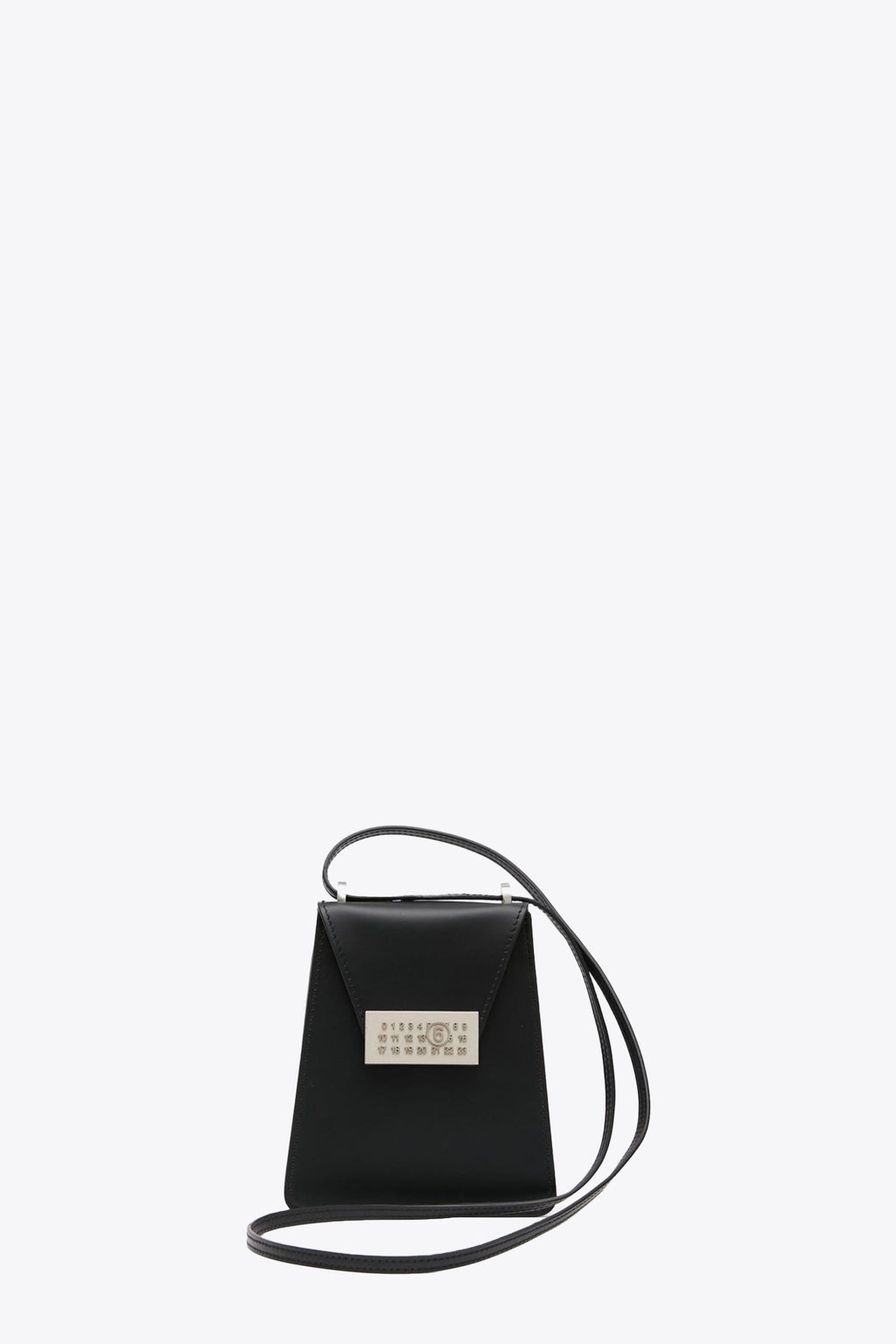 alt-image__Borsa-rigida-in-pelle-nera-con-logo-numerico-in-metallo