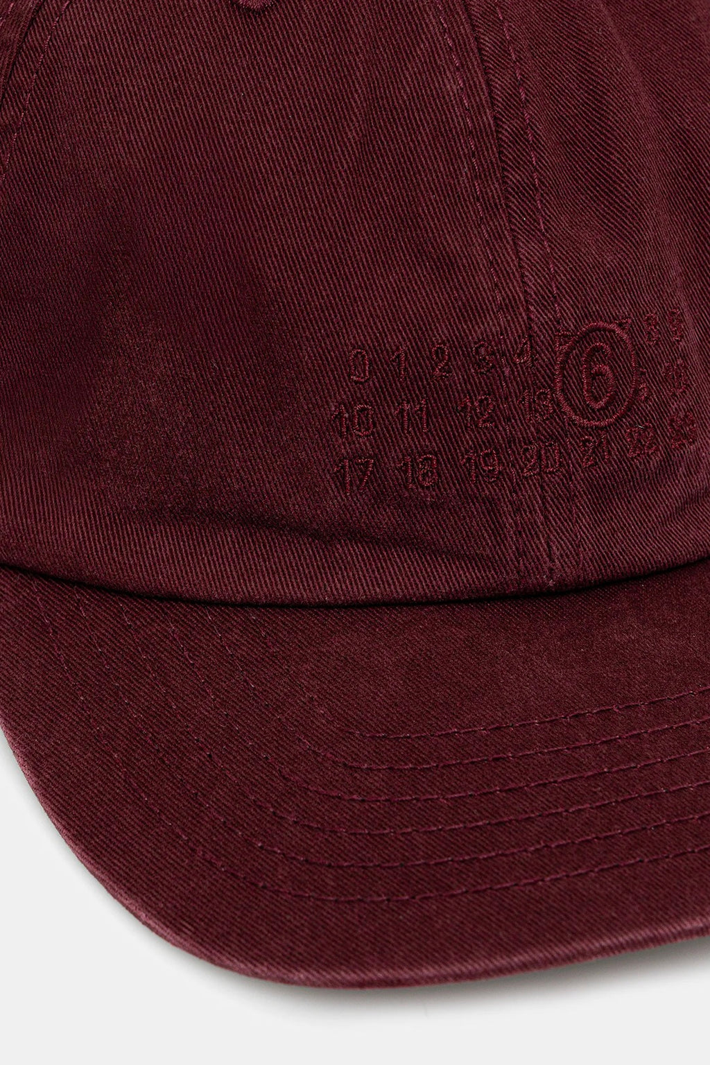 alt-image__Cappello-con-visiera-in-cotone-bordeaux-con-logo-ricamato
