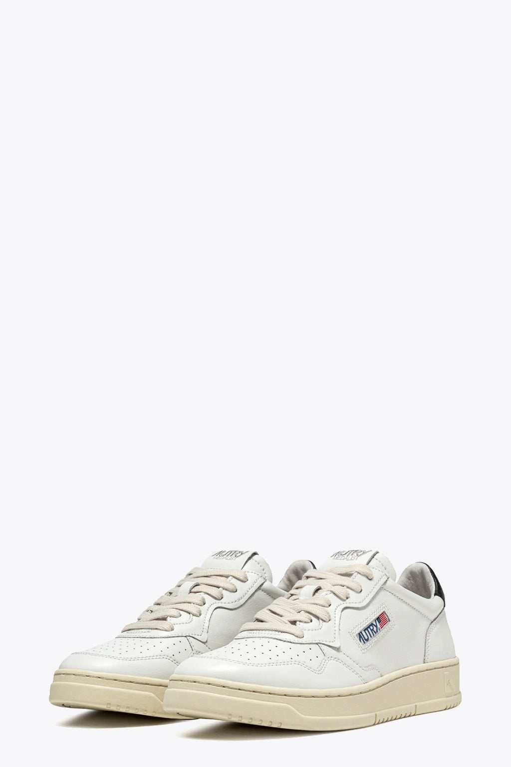alt-image__Sneaker-bassa-in-pelle-bianca-con-tab-nero---Medalist-Low
