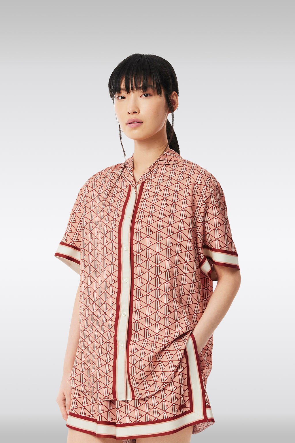 alt-image__Camicia-in-satin-rosa-salmone-con-stampa-monogram