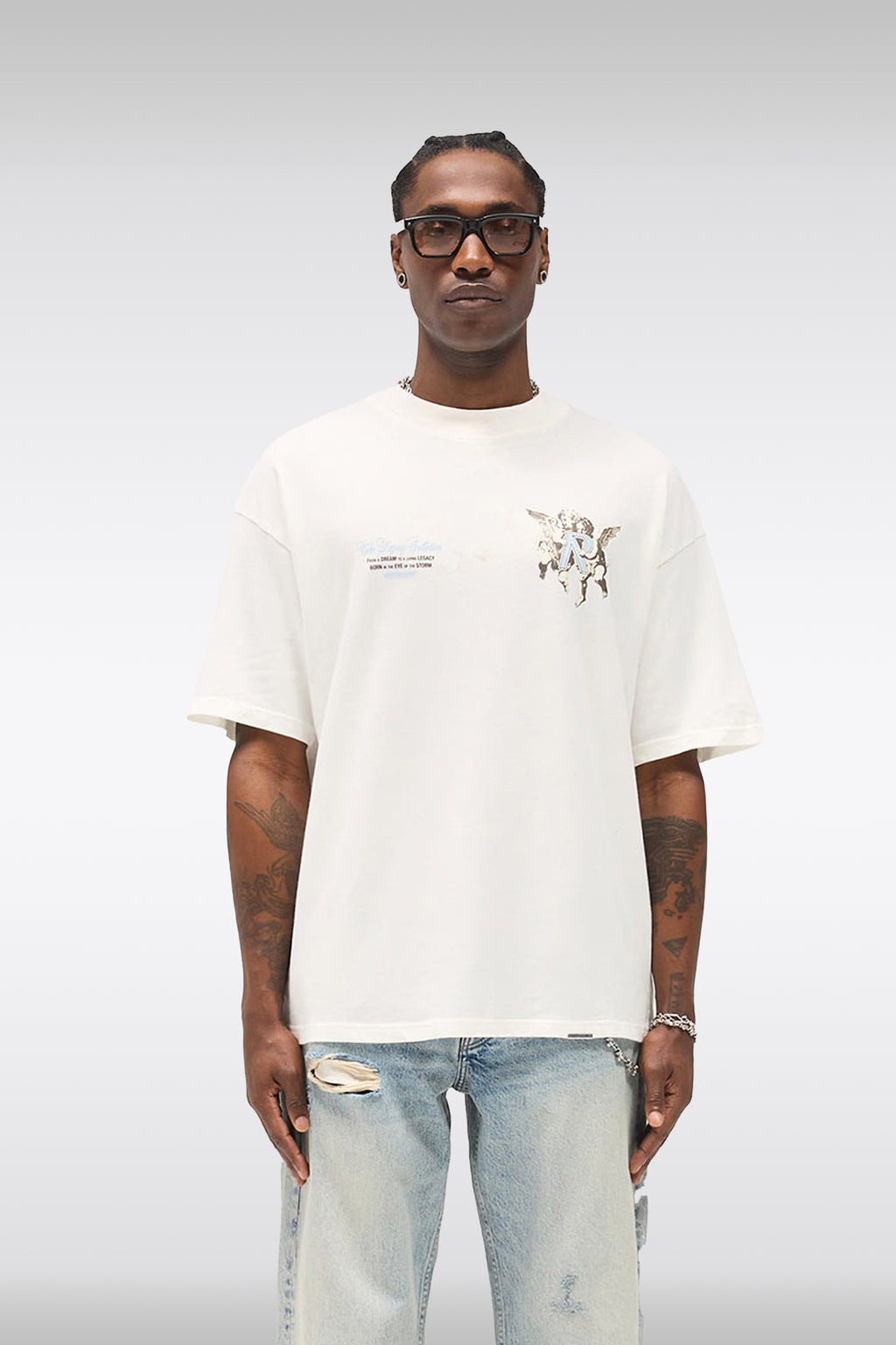 alt-image__T-shirt-bianca-in-cotone-con-stampa-grafica-e-logo---Legacy-Cherubs-T-shirt