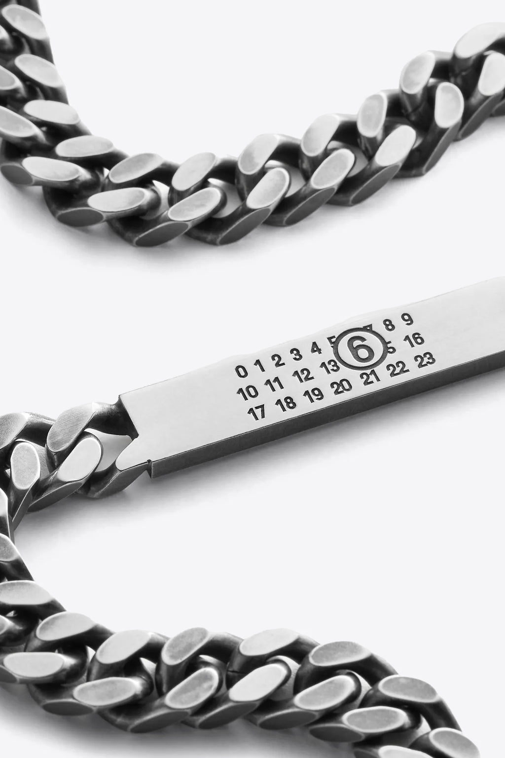 alt-image__Collana-in-metallo-argento-con-placca-e-logo-inciso