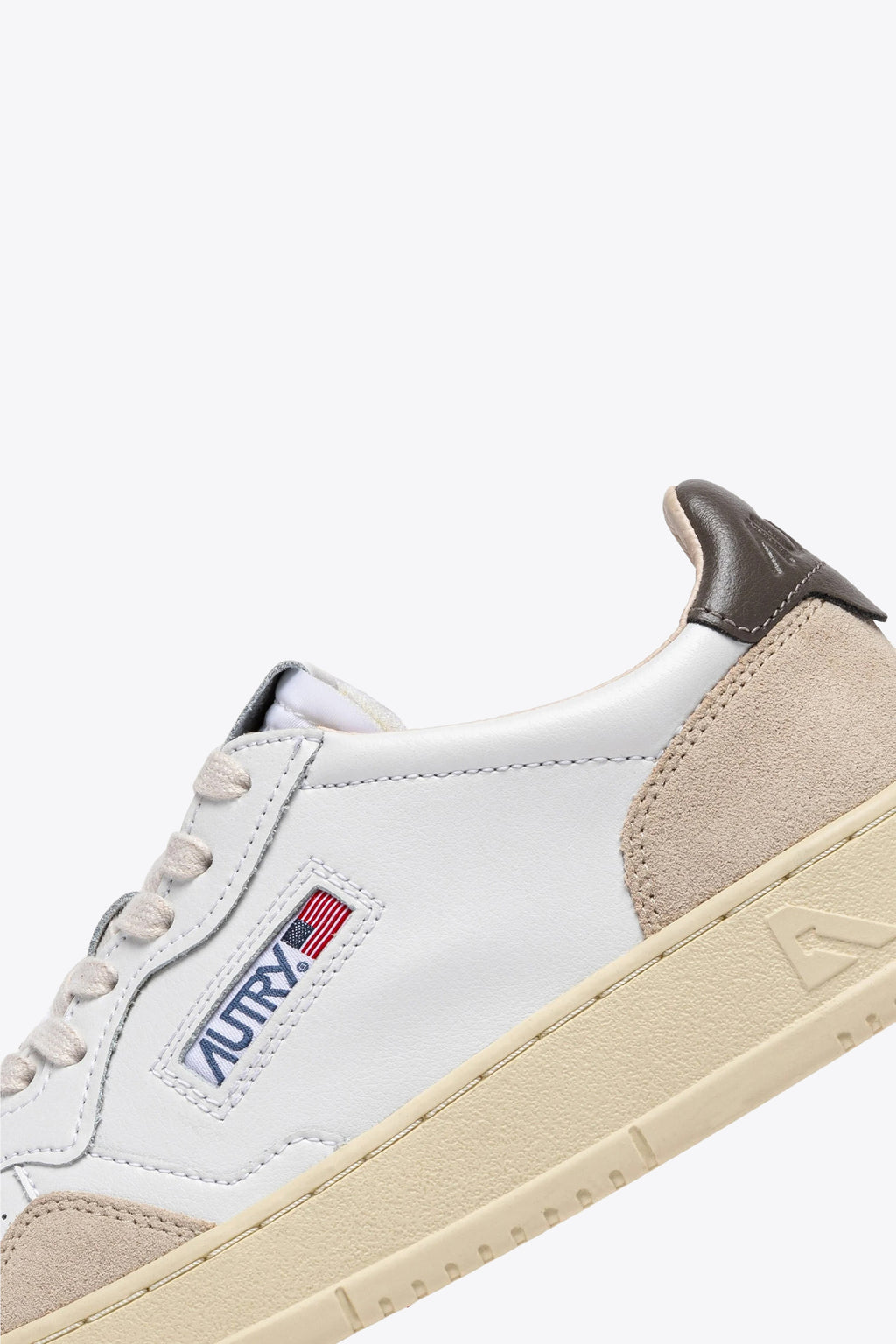 alt-image__Sneakers-bassa-in-pelle-bianca-con-tab-marrone---Medalist