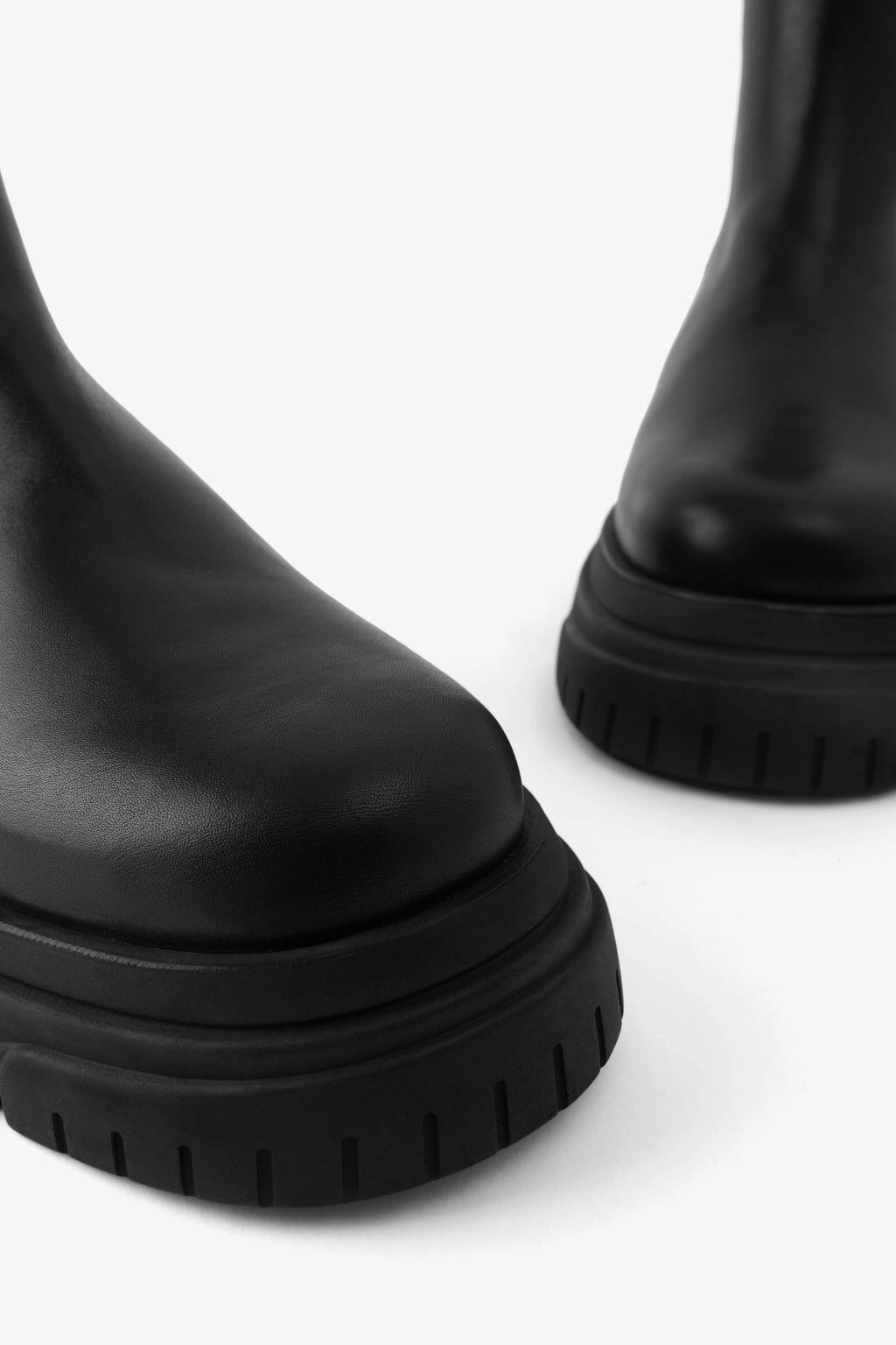 alt-image__Black-leather-chelsea-boot-with-chunky-sole---Blyde-Chelsea-Boot-