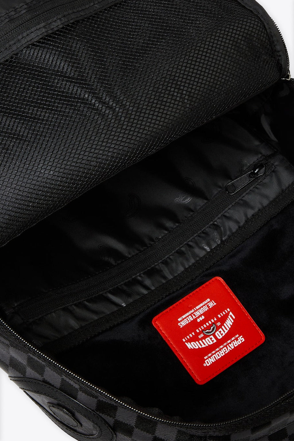 alt-image__Zaino-in-pvc-nero-a-scacchi-con-bocca-shark---Midnight-Chateau-Dlxsv-Backpack