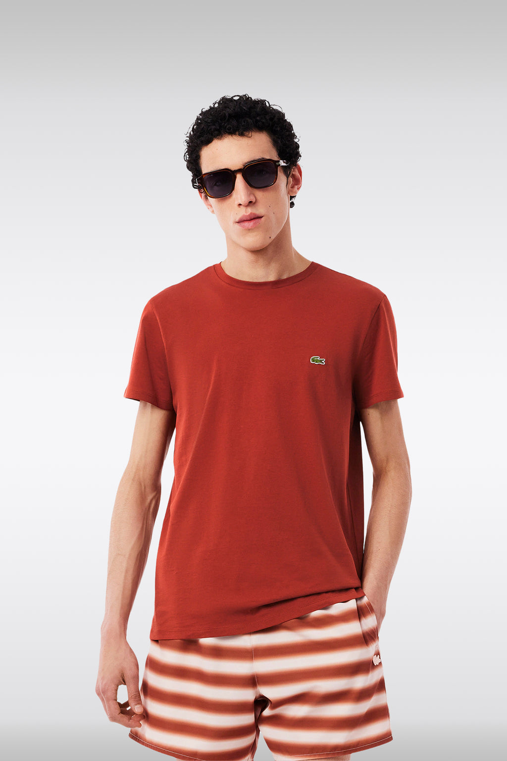 alt-image__T-shirt-in-cotone-Pima-rosso-ruggine-con-logo-al-petto