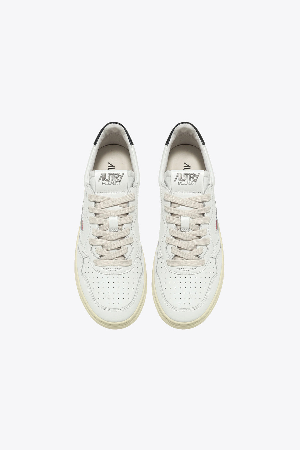 alt-image__White-leather-low-sneaker-with-black-tab---Medalist