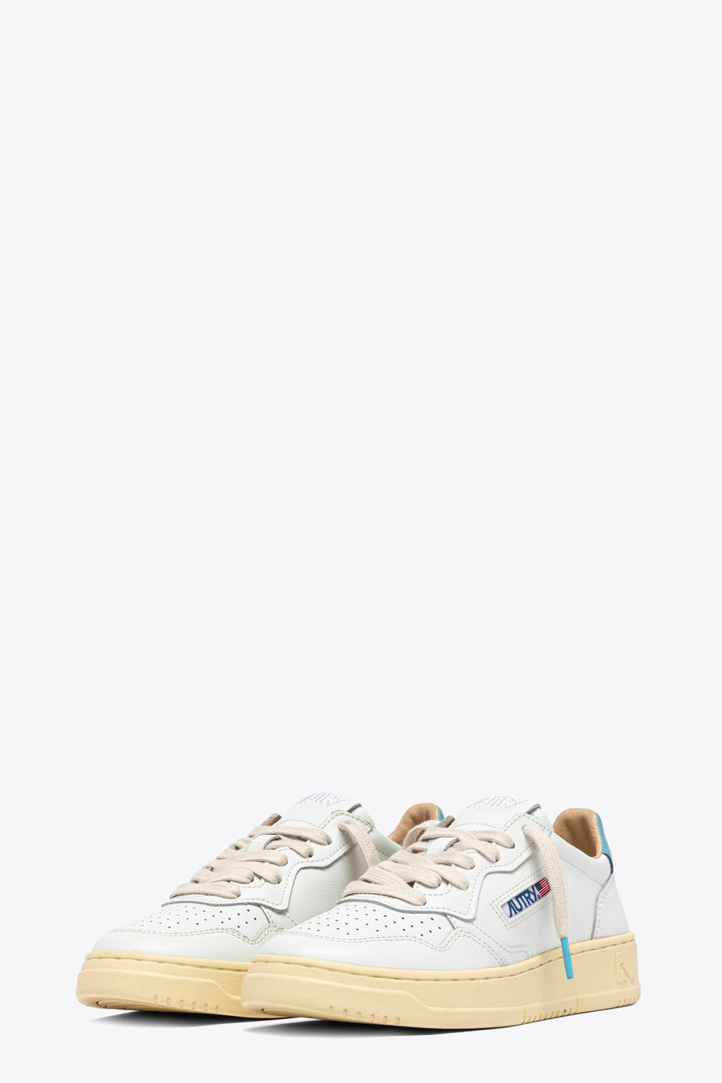 alt-image__Sneaker-bassa-in-pelle-bianca-con-tab-celeste---Medalist