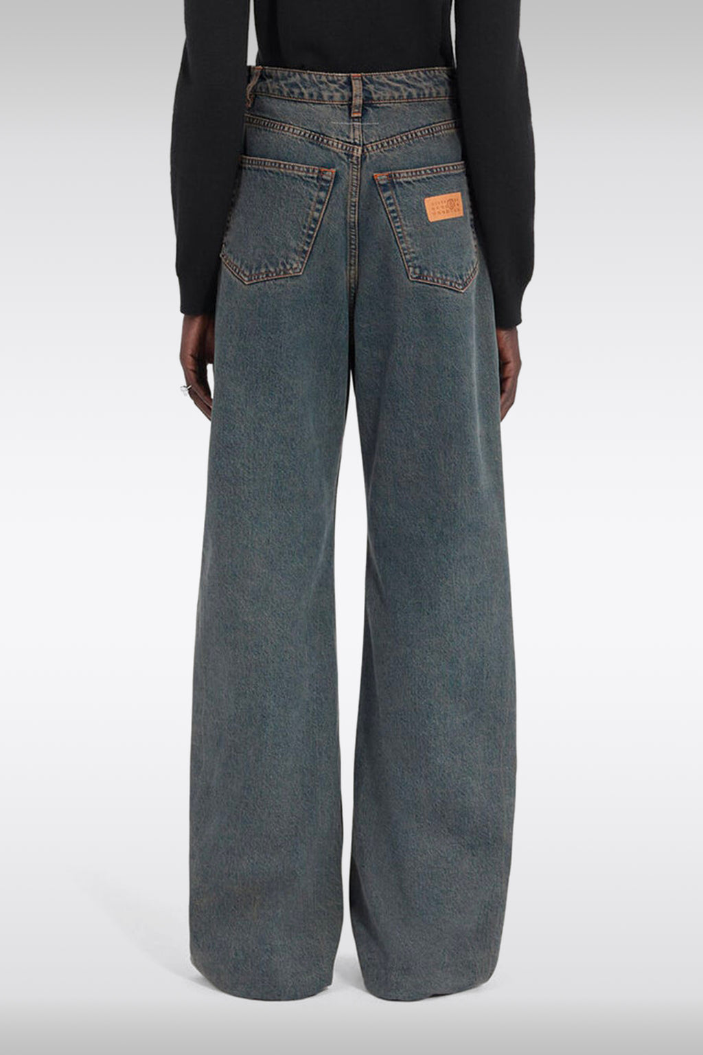 alt-image__Jeans-loose-fit-in-denim-blu-sabbiato-back-to-back