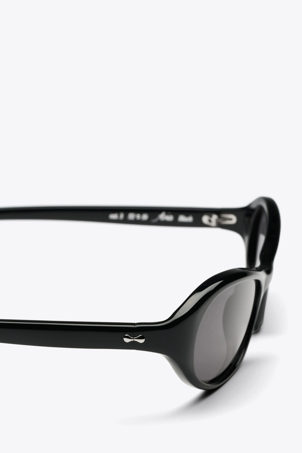 alt-image__Occhiali-ovali-cat-eye-in-acetato-neri---Aria