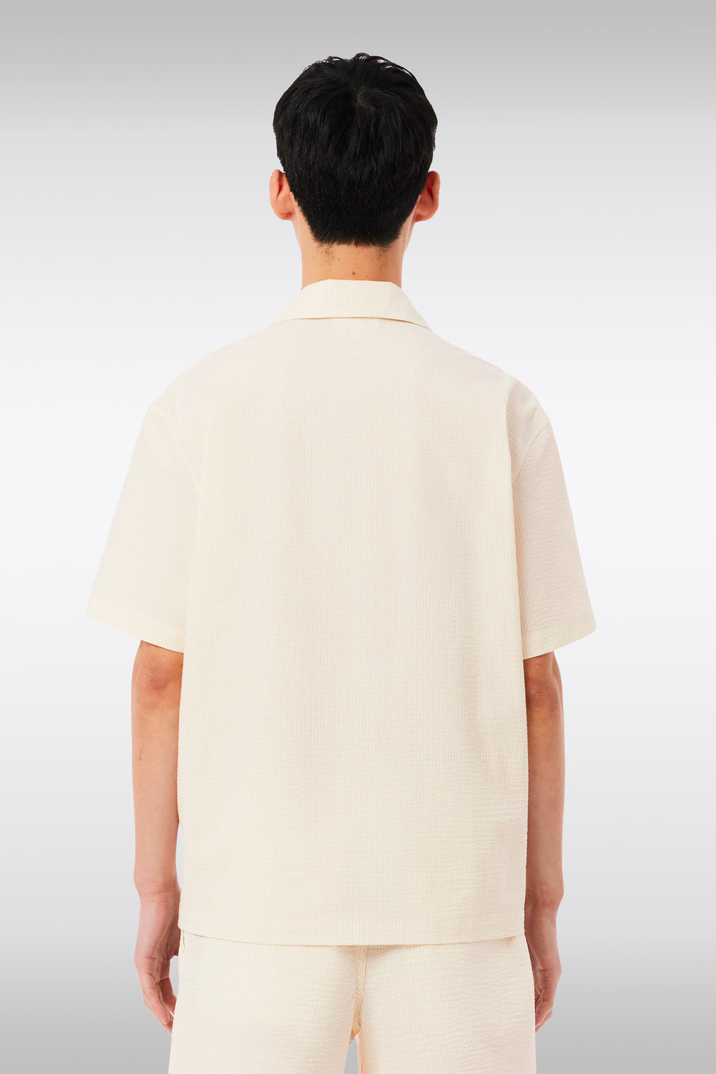 alt-image__Camicia-in-seersucker-a-righe-panna-e-beige-con-maniche-corte