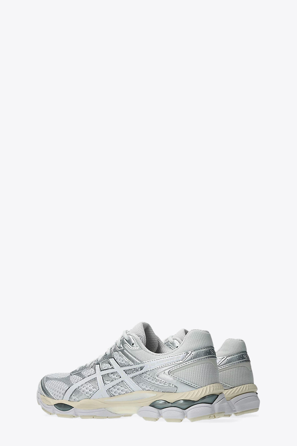 alt-image__White-mesh-lace-up-low-sneaker-with-silver-details---Asics-Gel-Cumulus-16
