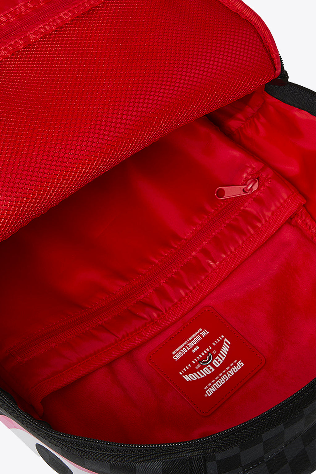 alt-image__Zaino-in-pvc-a-scacchi-rosa-e-nero-con-bocca-shark---Pink-And-Black-Tear-Sip-Backpack