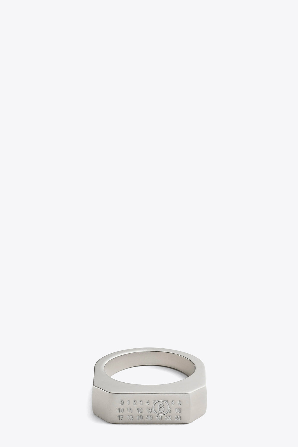 alt-image__Anello-in-ottone-color-argento-con-logo-numerico
