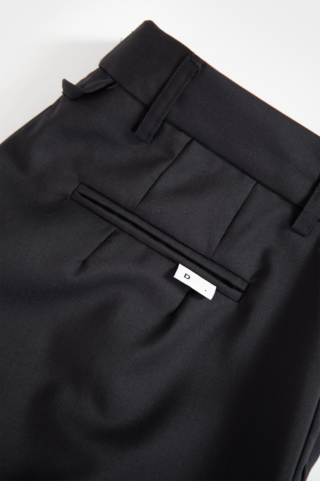 alt-image__Pantalone-nero-in-frescolana