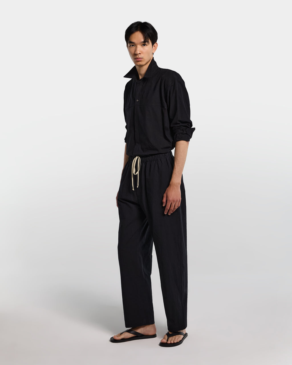 alt-image__Overshirt-nera-in-frescolana-con-maniche-lunghe